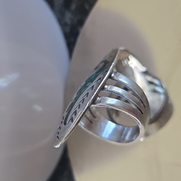 Vintage Juan Singer (Navajo) Silver and Turquoise Ring - Picture 3 of 7
